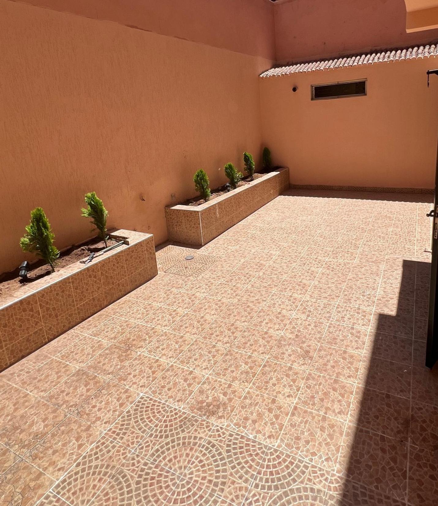 Spacieux Avec Cour Fleurie Et Hammam A Targa Marrakech Appartement *